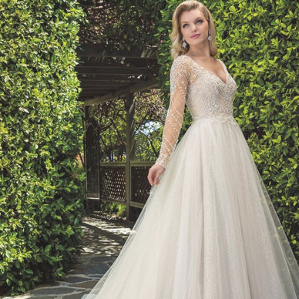 Elegant Lace & Tulle Wedding Gown | Size 14 | NWT